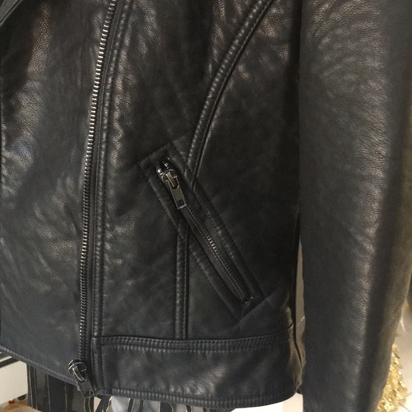 Forever 21 Faux Leather Moto Jacket - Picture 3 of 8